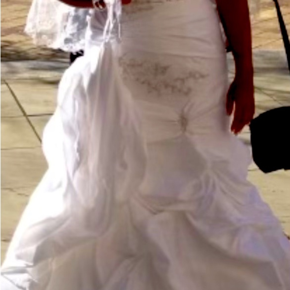 Elegant White Wedding Dress